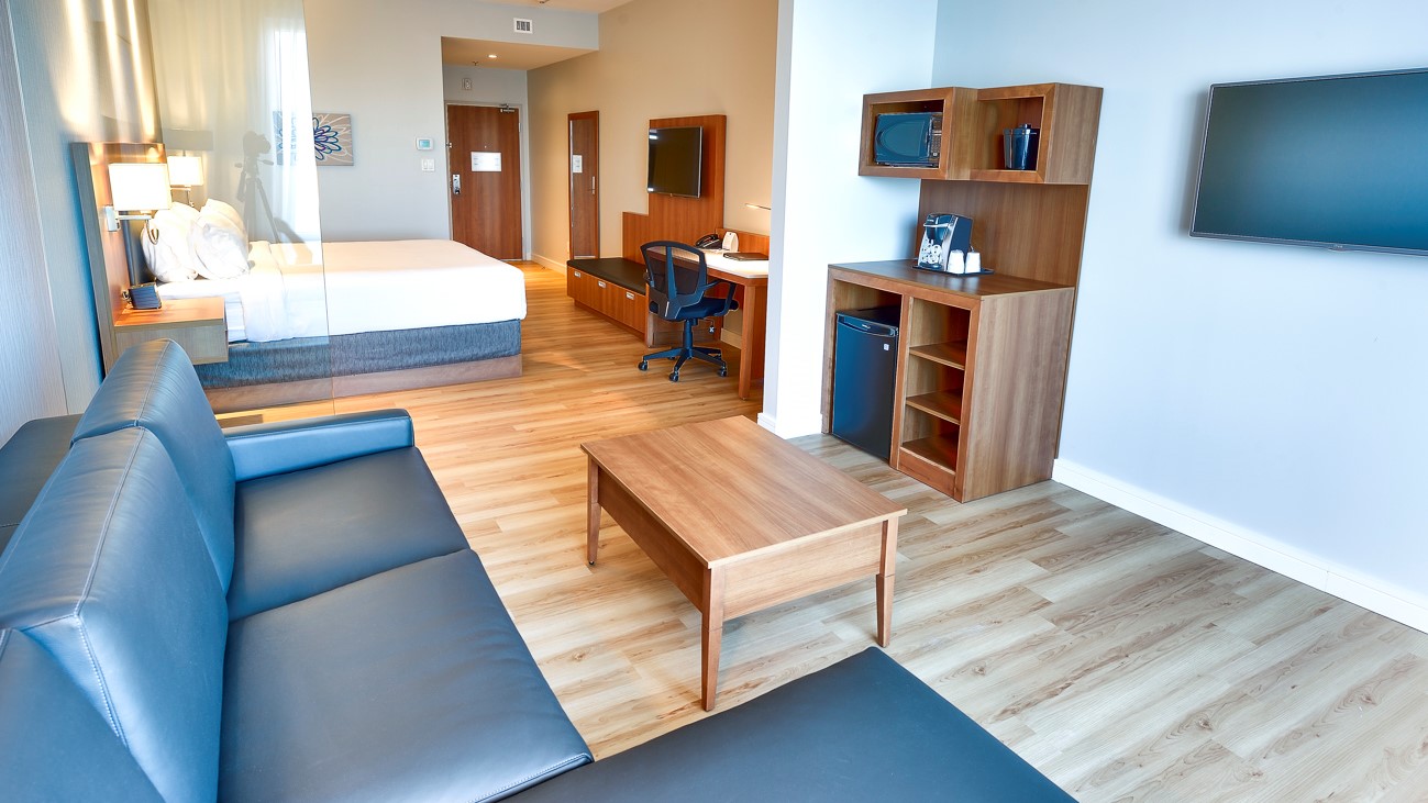 Holiday Inn Express & Suites