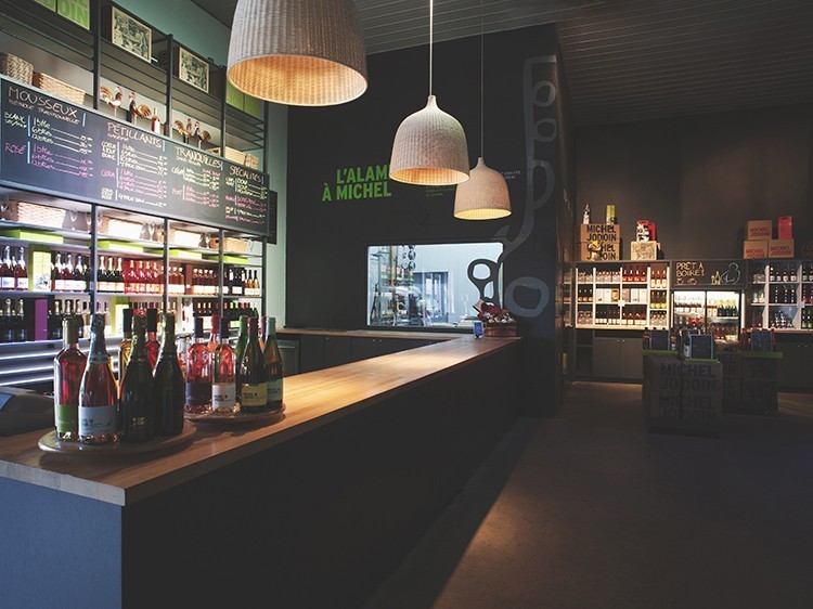 Tourisme Montérégie | Intérieur d'un bar ou d'une cidrerie