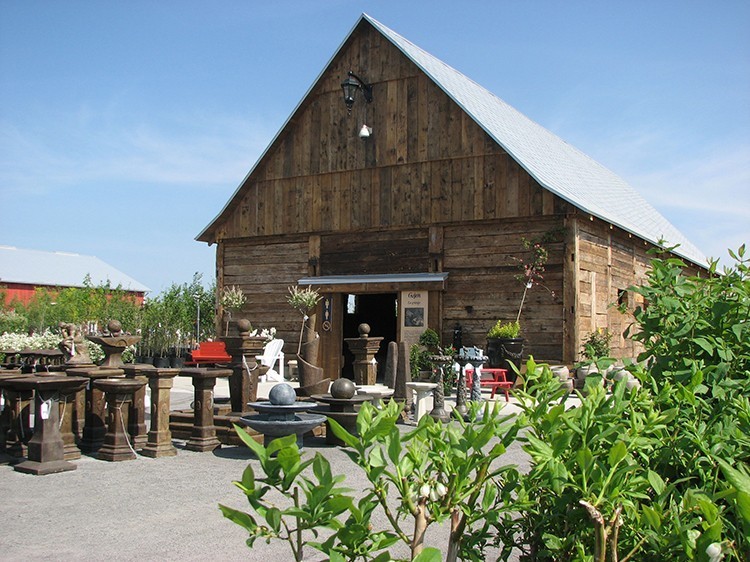 Tourisme Montérégie | Devanture de grange de ferme par jour ensoleillé
